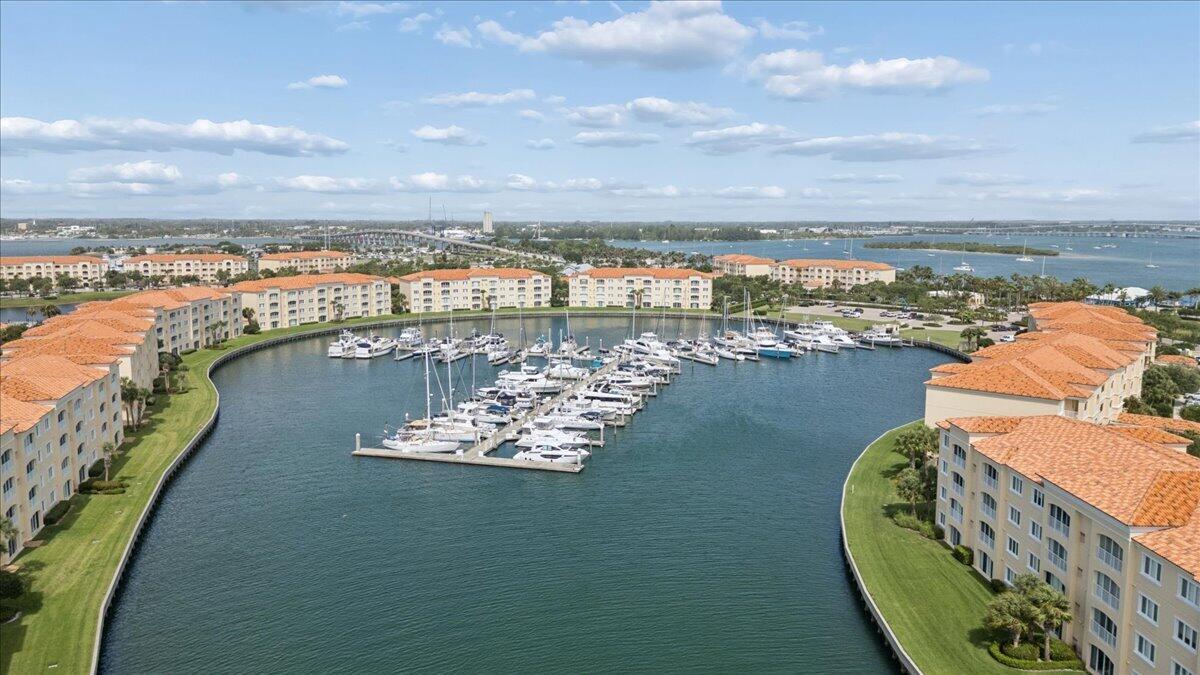 19 W Harbour Isle Dr Drive W 202