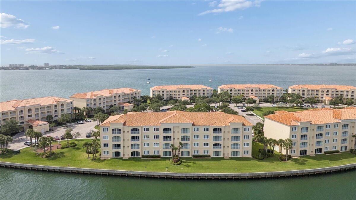 19 W Harbour Isle Dr Drive W 202