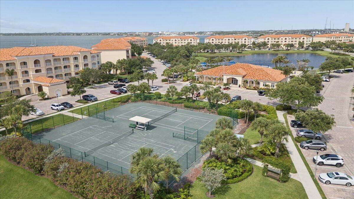 HARBOUR ISLE AT HUTCHINSON ISLAND WEST - Residential