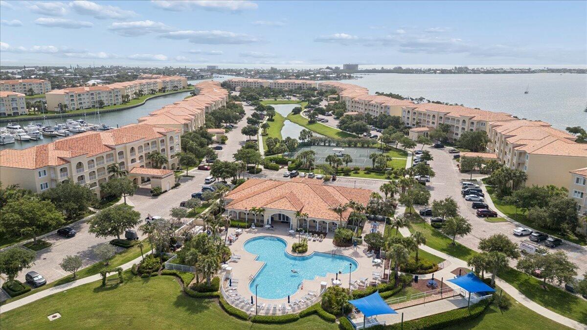 HARBOUR ISLE AT HUTCHINSON ISLAND WEST - Residential