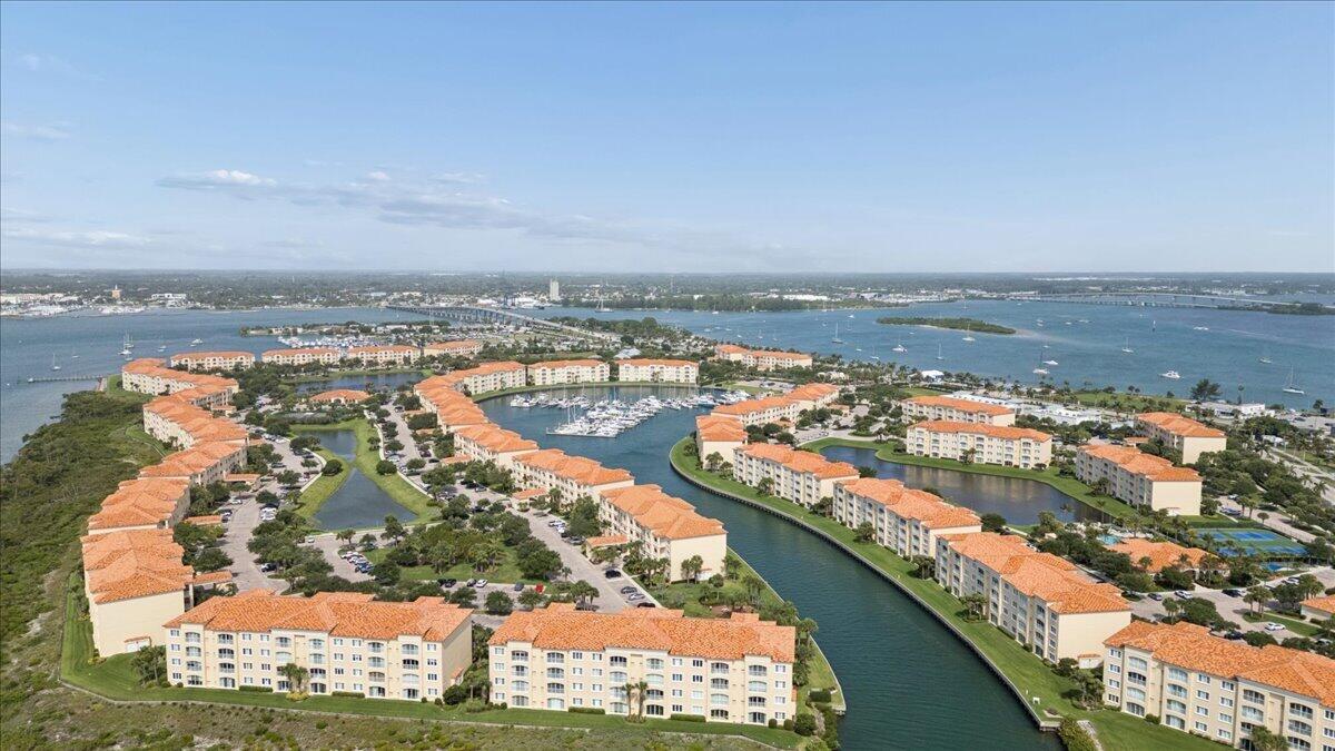 19 W Harbour Isle Dr Drive W 202