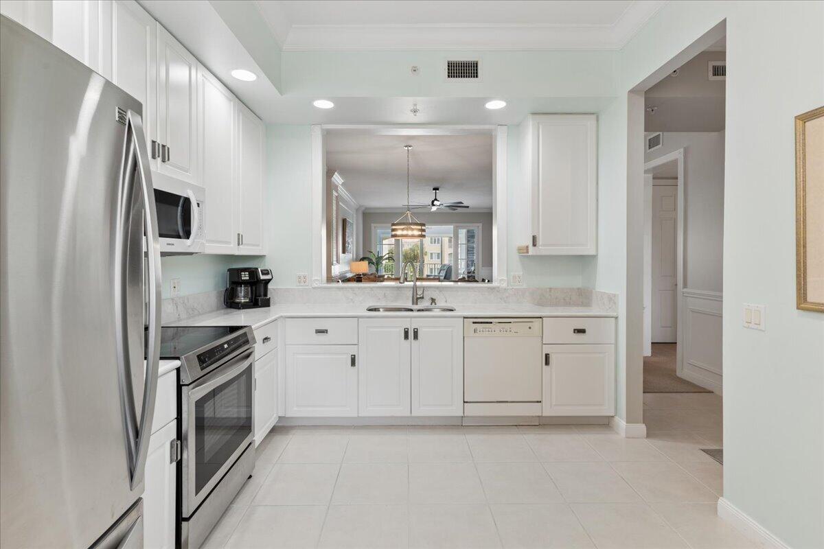 HARBOUR ISLE AT HUTCHINSON ISLAND WEST - Residential