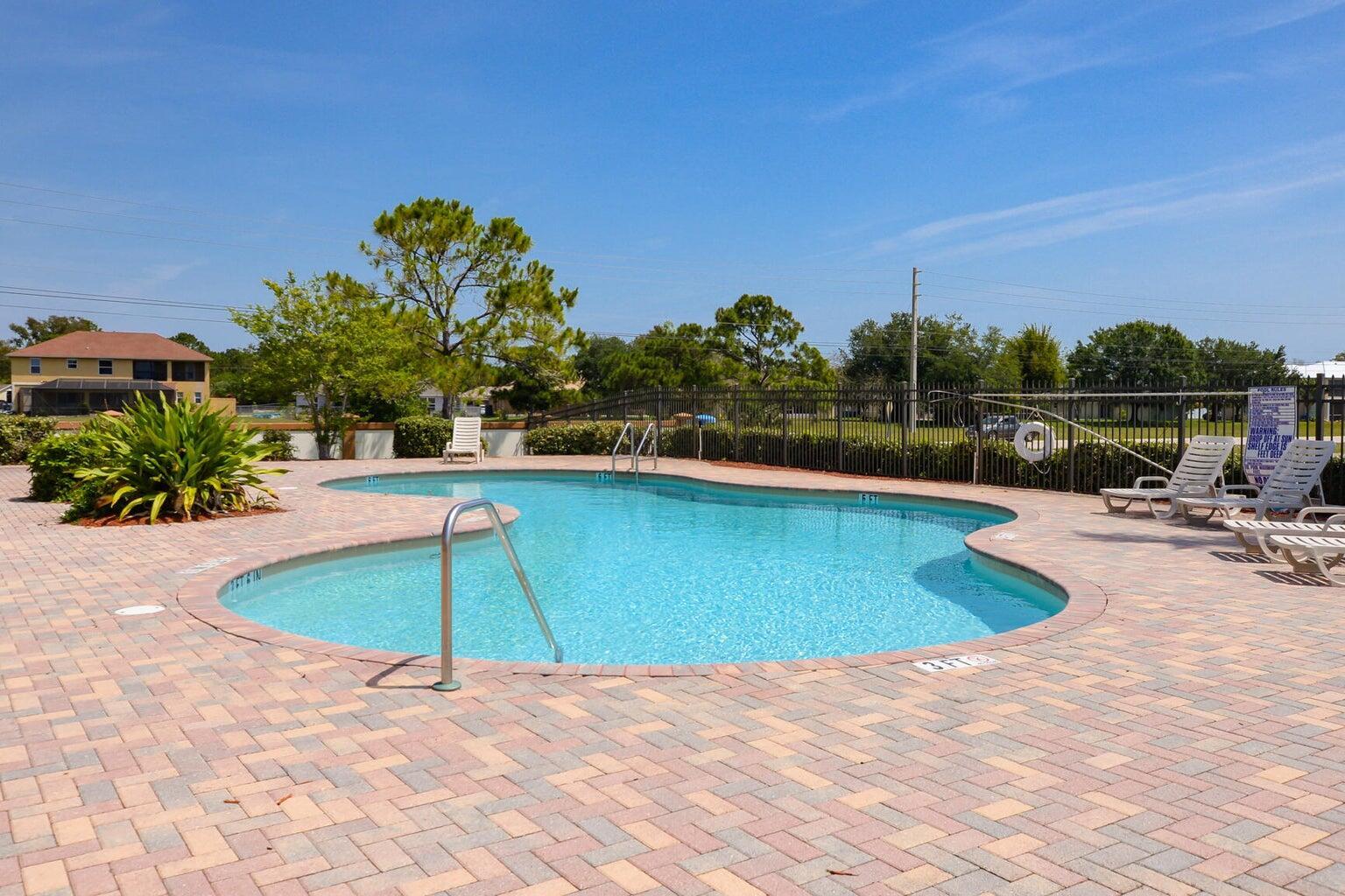 CAMBRIDGE TOWNHOMES - Residential