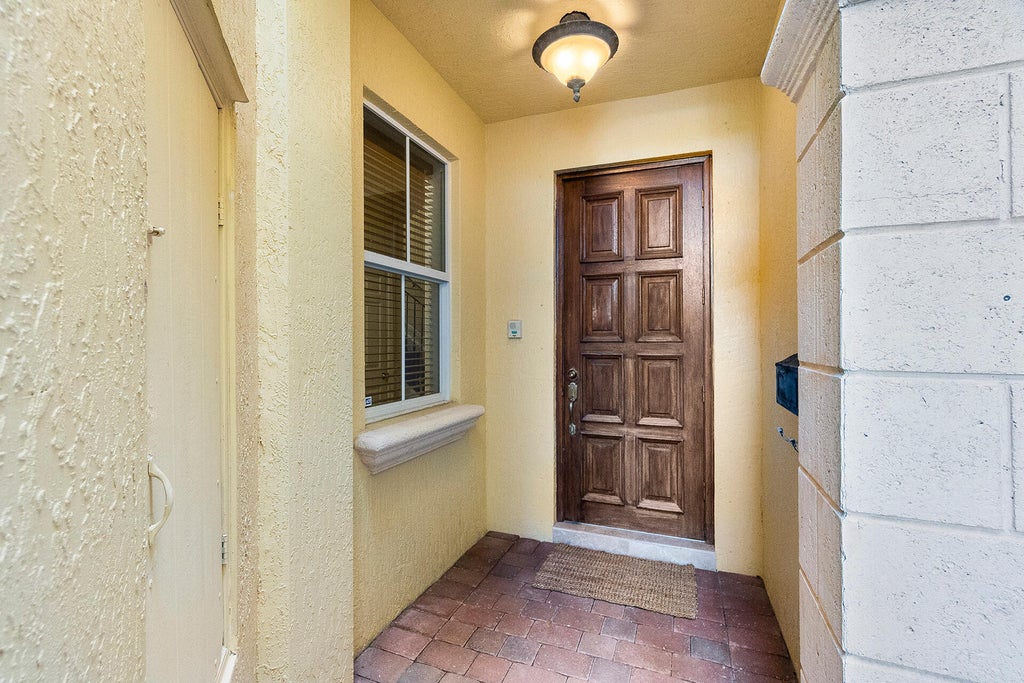 Photo of 1421 NE 26th Avenue, Fort Lauderdale, FL 33304 (MLS # B26042886)