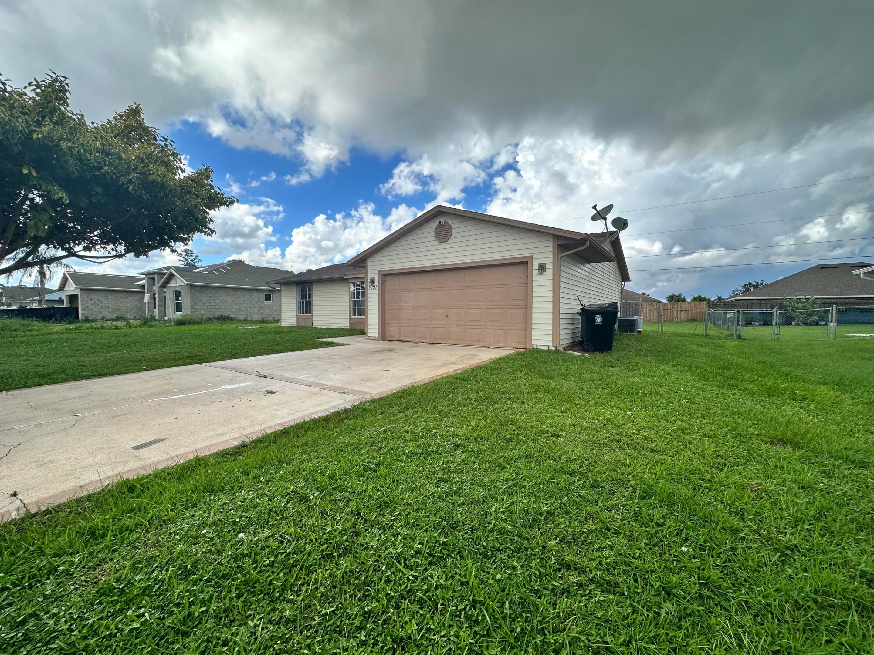 1021 SW Dubois Avenue