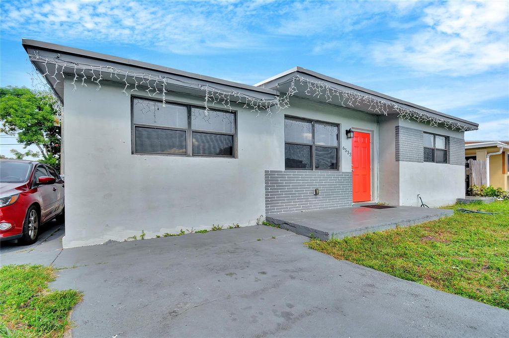 Photo of 6533 SW 22nd St, Miramar, FL 33023 (MLS # F10531925)