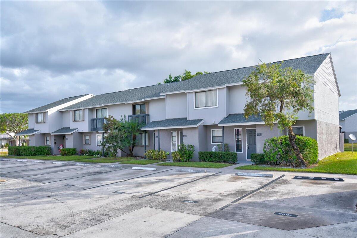 This Townhome is a corner unit, nicely upgraded and freshly painted. Granite counter top.Each room has its own private bathroom. It has a screened patio overlooking the canal. The community features, pool, tennis courts, playground and more.