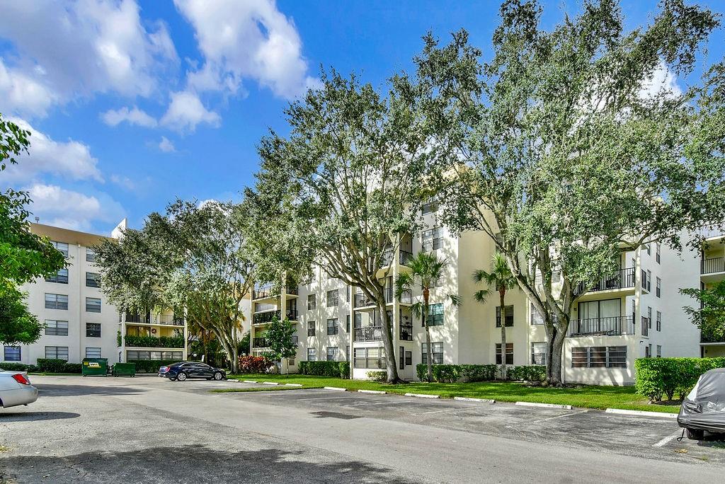 6193 Rock Island Rd 315, Tamarac, FL, 33319/$185,000 4 6193 Rock Island Rd 315