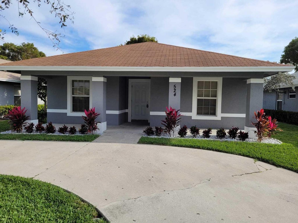 Photo of 524 Southridge Road, Delray Beach, FL 33444 (MLS # R11134374)