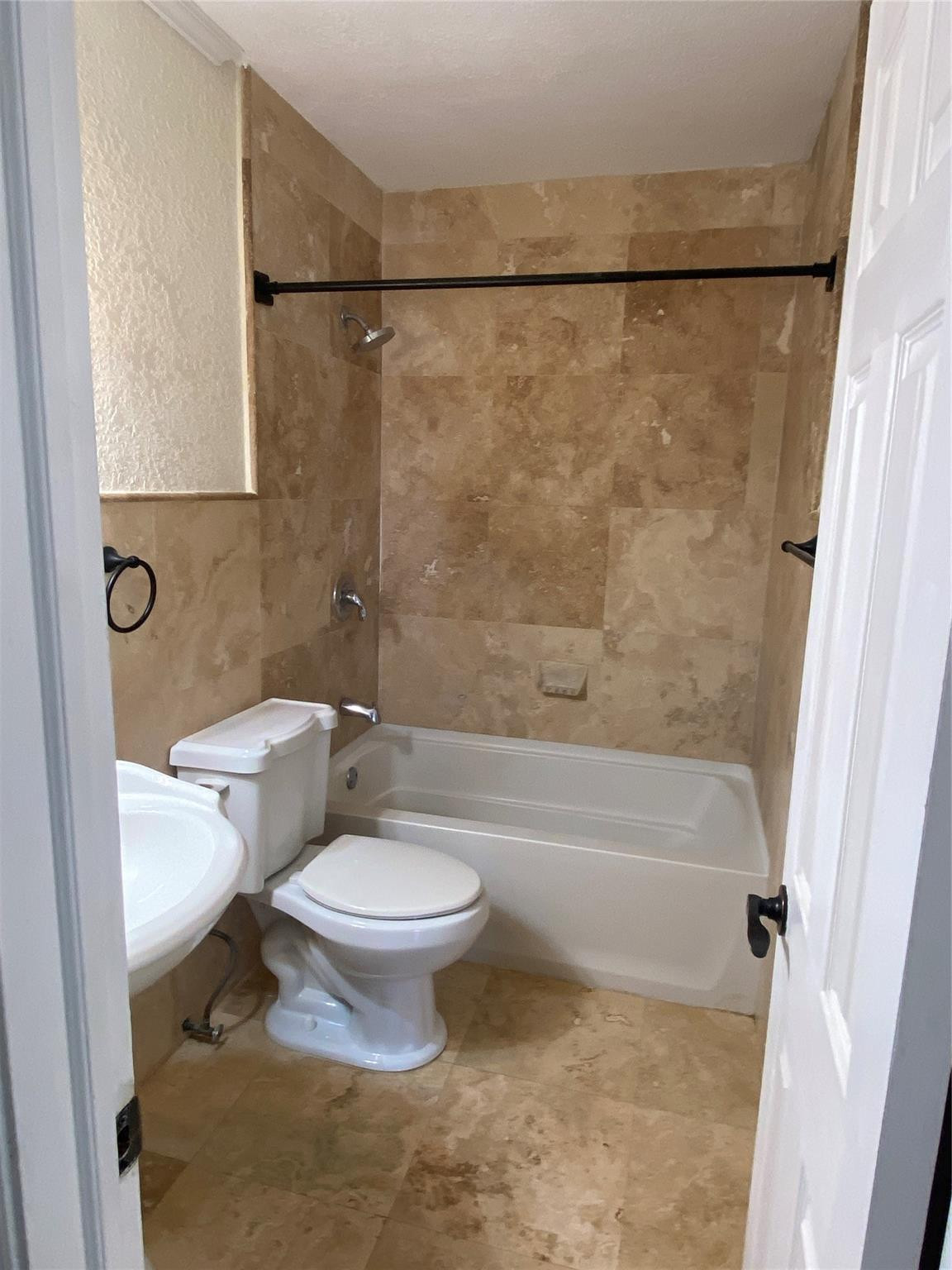 IMPERIAL POINT COLONNADES CONDO - Residential Lease