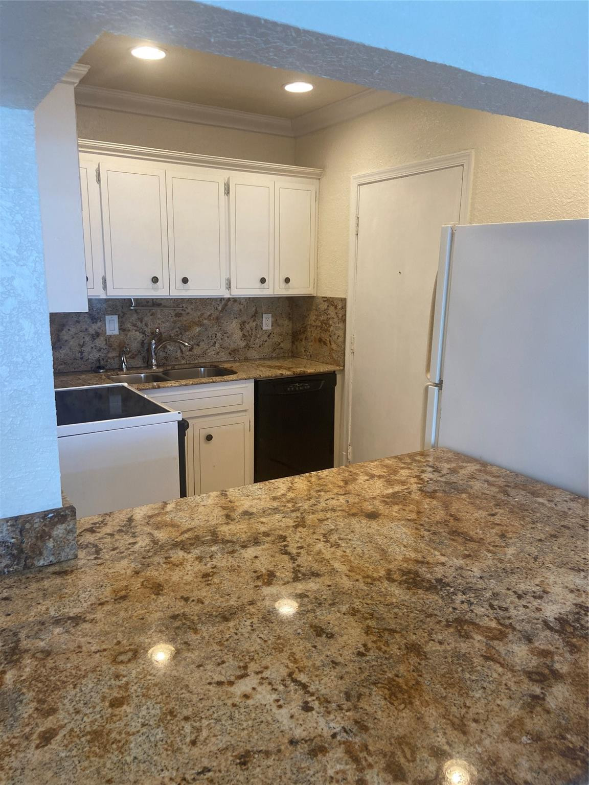 IMPERIAL POINT COLONNADES CONDO - Residential Lease