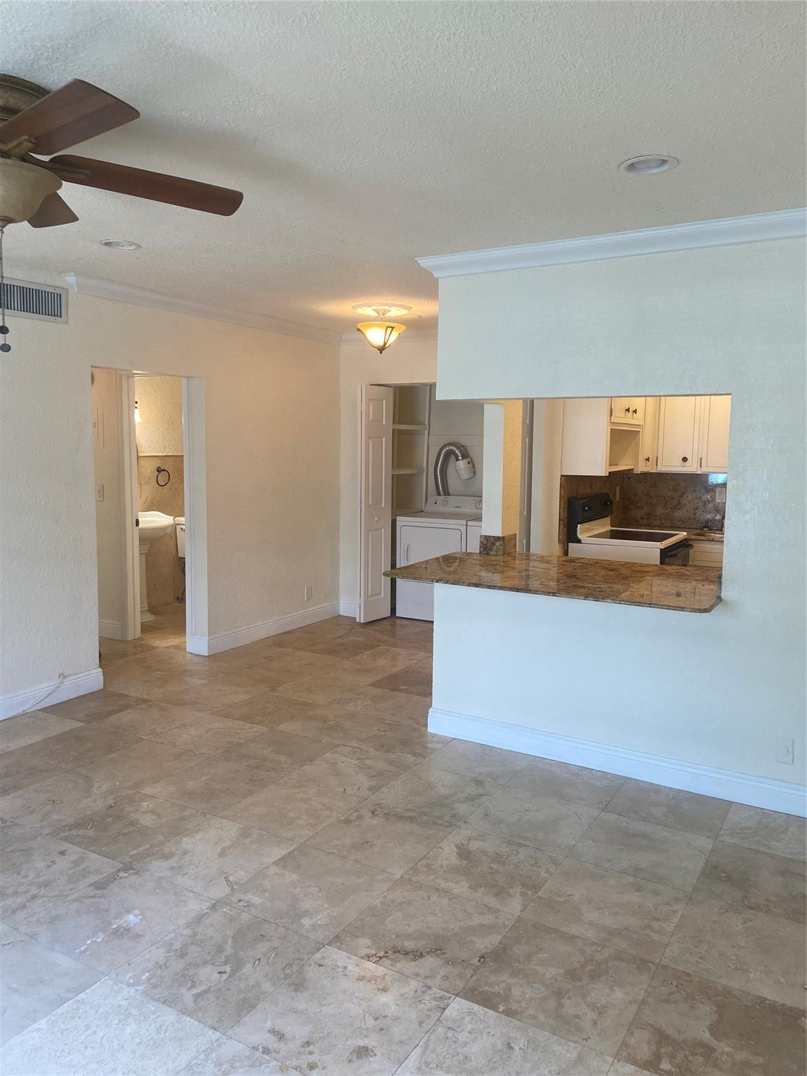 IMPERIAL POINT COLONNADES CONDO - Residential Lease