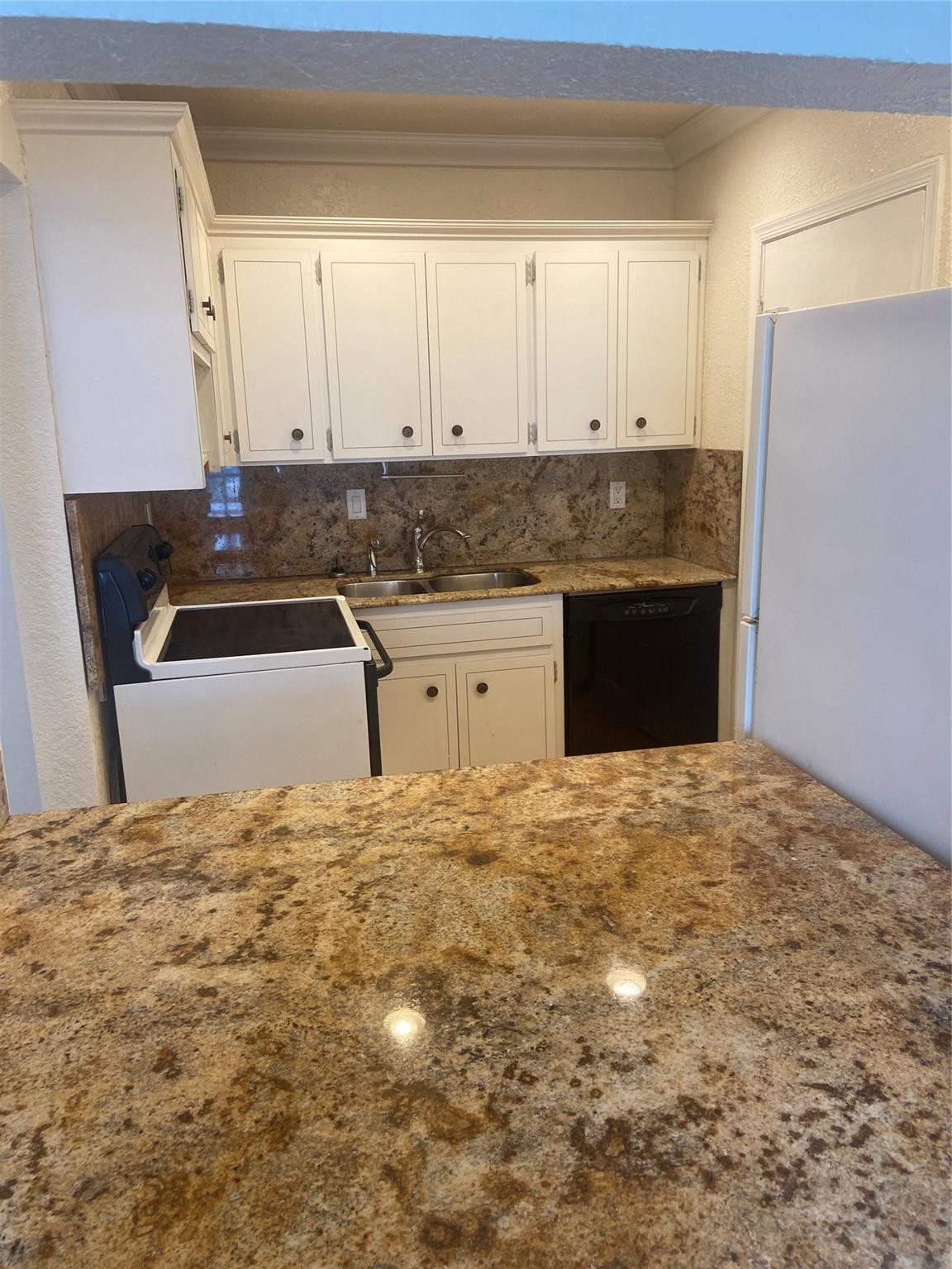 IMPERIAL POINT COLONNADES CONDO - Residential Lease