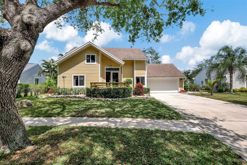 Photo of 18278 Jupiter Landings Drive, Jupiter, FL 33458 (MLS # F10430828)