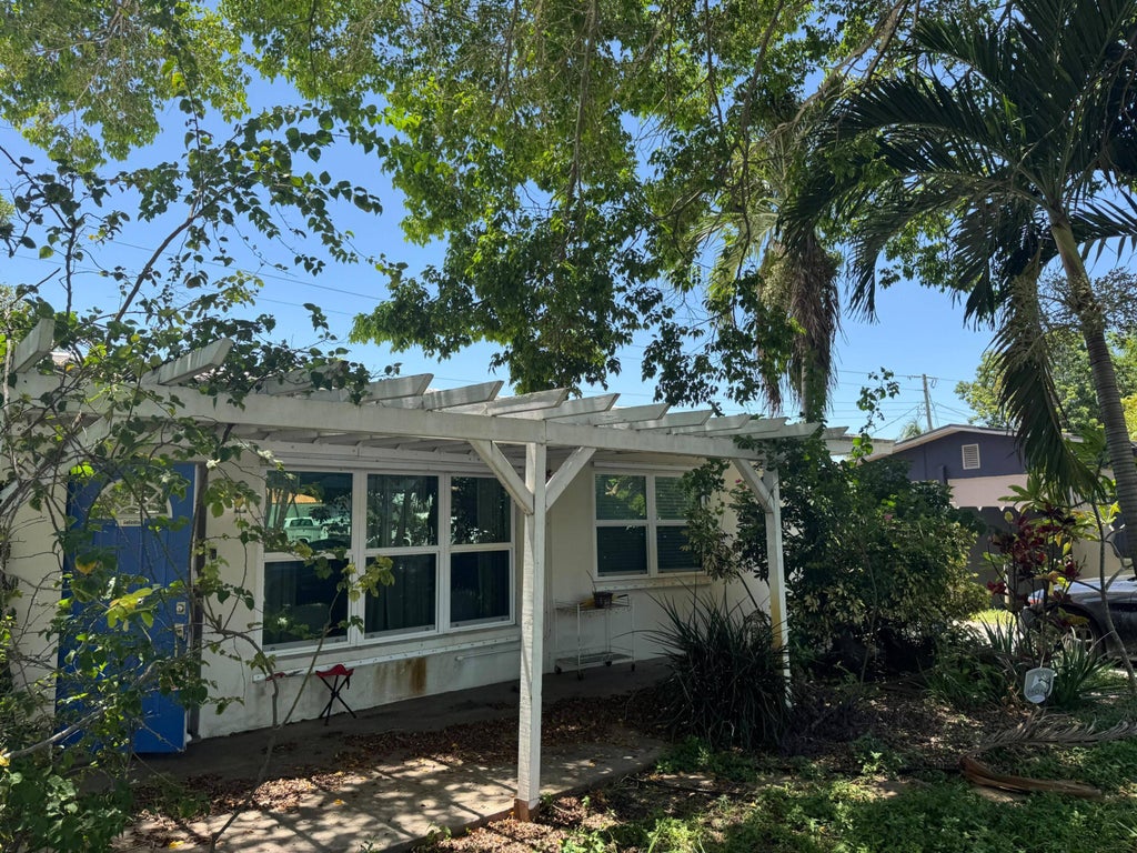Photo of 1450 NE 32ND Street, Pompano Beach, FL 33064 (MLS # B26066664)
