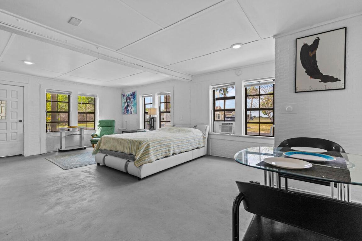 METES AND BOUNDS - Residential Income