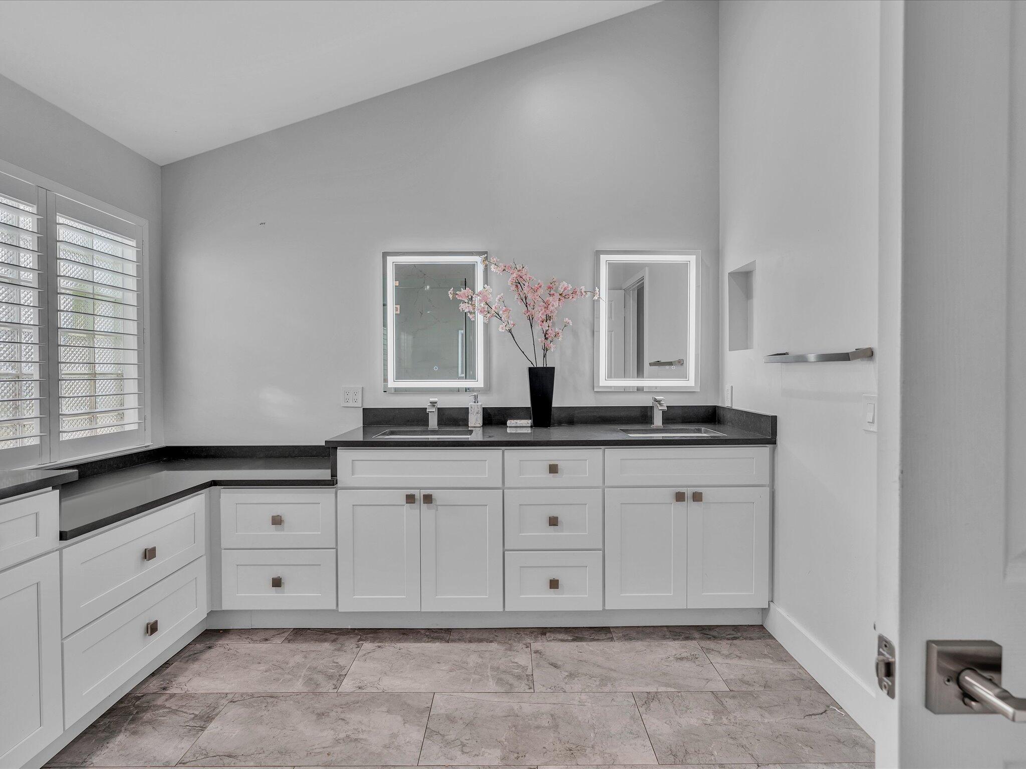 MYKONOS COURT - Residential