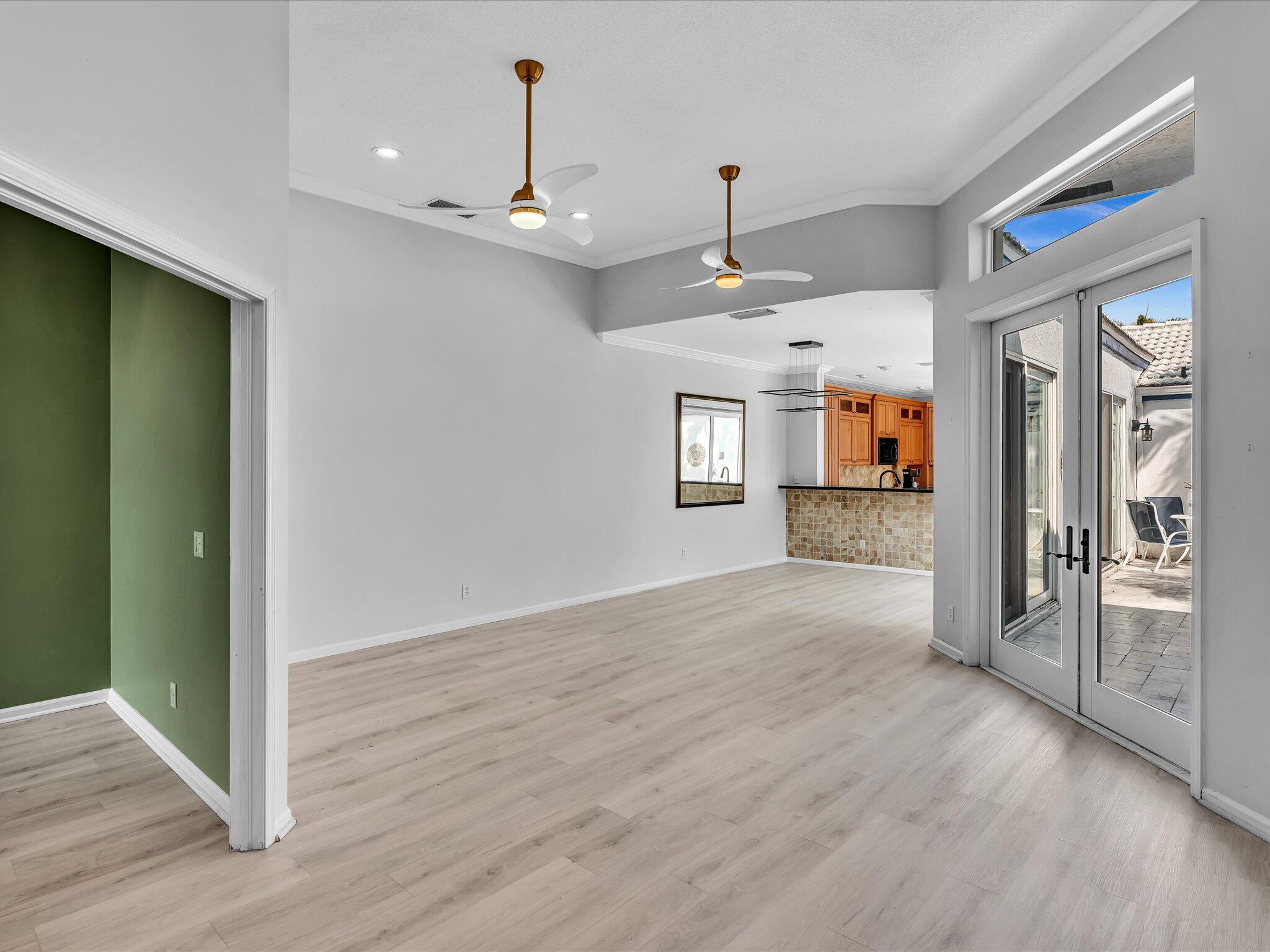 MYKONOS COURT - Residential