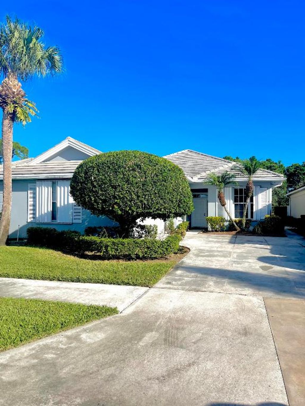 Photo of 304 NW Bentley Circle, Port Saint Lucie, FL 34986 (MLS # R10922270)