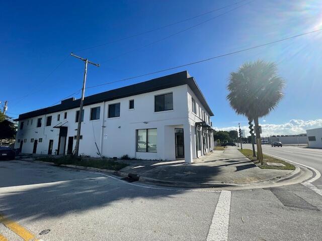 2032 N Dixie Highway