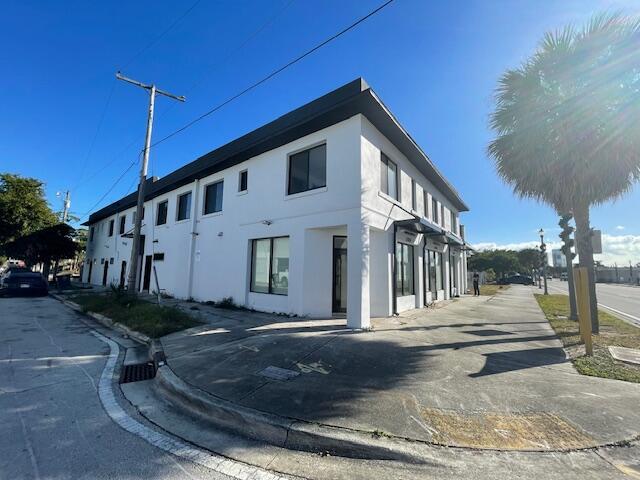 2032 N Dixie Highway