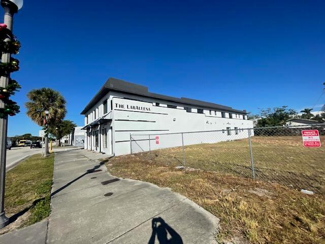 2032 N Dixie Highway