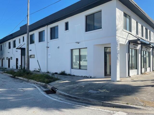 2032 N Dixie Highway