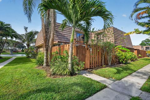 Photo of 623 Springdale Circle, Palm Springs, FL 33461 (MLS # B26024881)