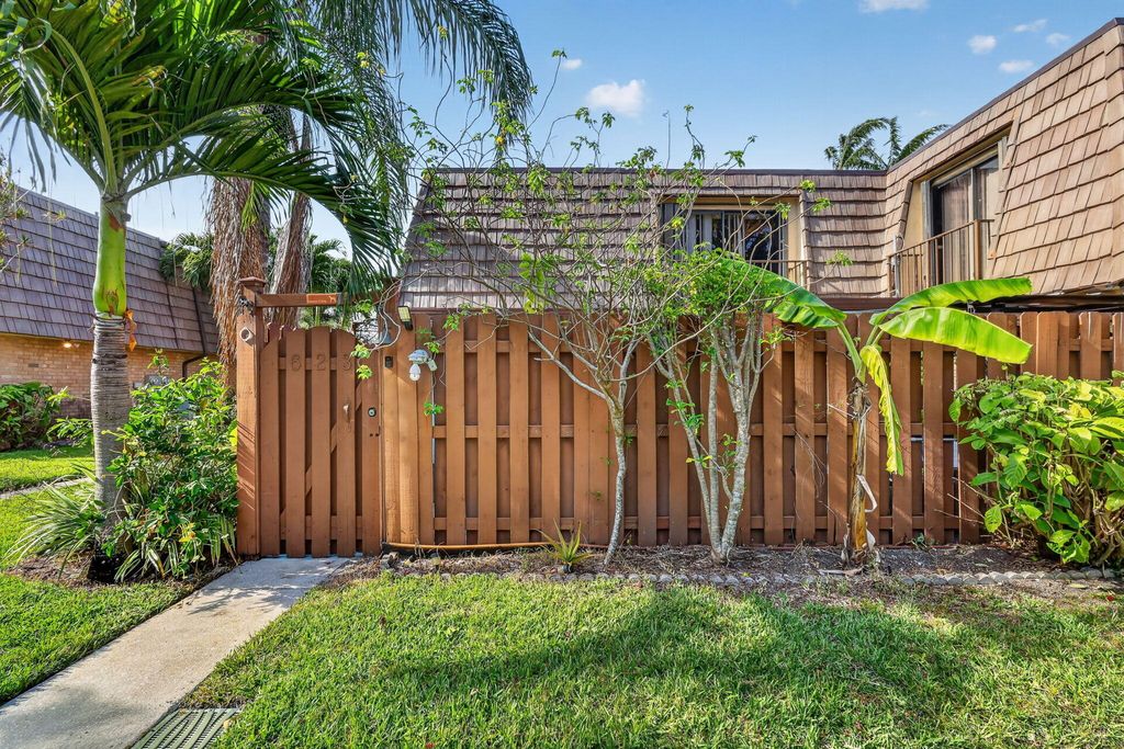 Photo of 623 Springdale Circle, Palm Springs, FL 33461 (MLS # B26024881)