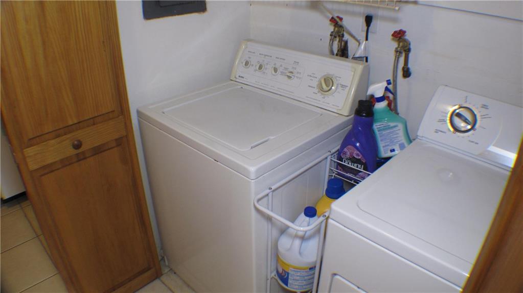 COUNTRY SQUIRES TOWNHOMES - Residential