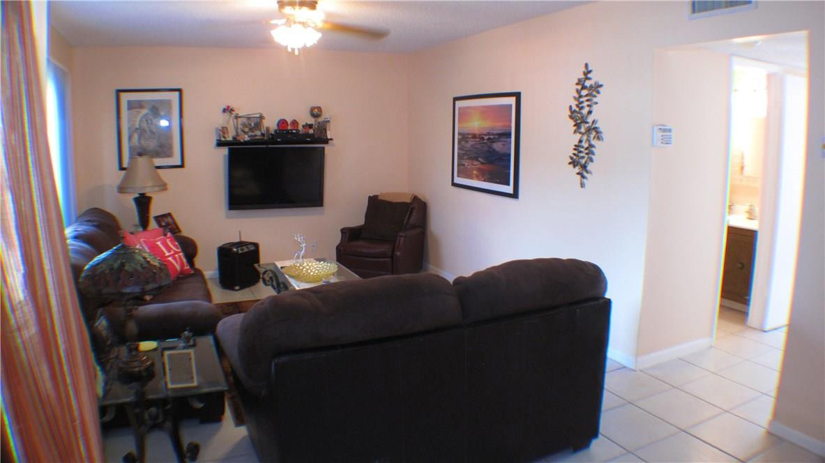 COUNTRY SQUIRES TOWNHOMES - Residential