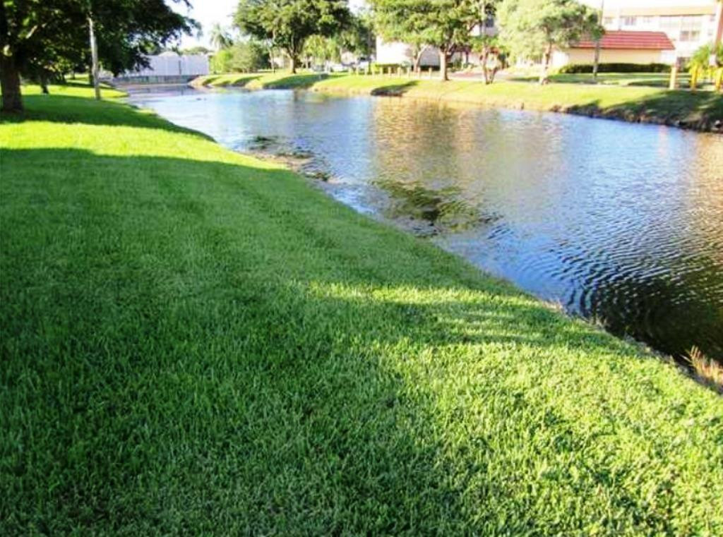 COUNTRY SQUIRES TOWNHOMES - Residential