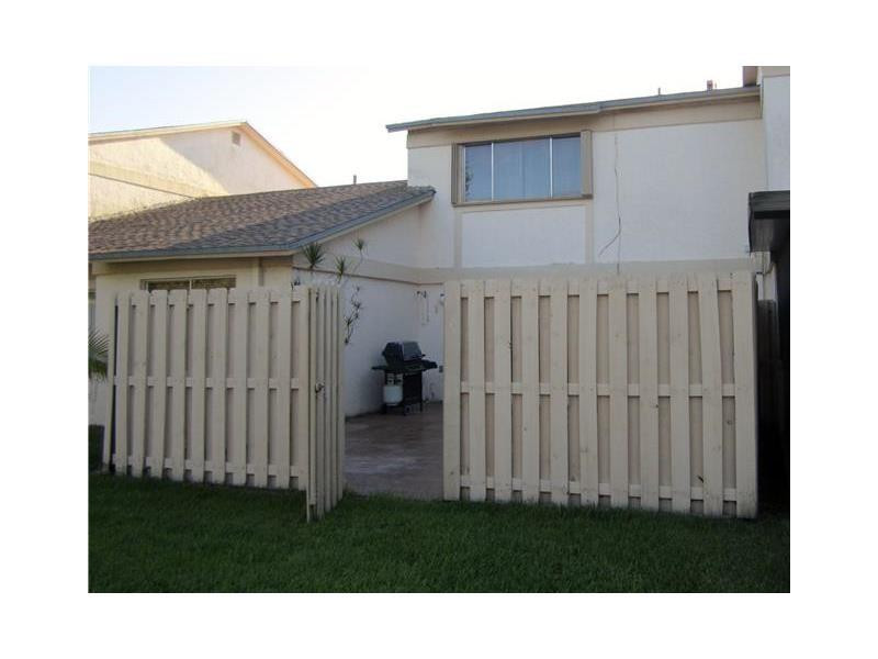COUNTRY SQUIRES TOWNHOMES - Residential