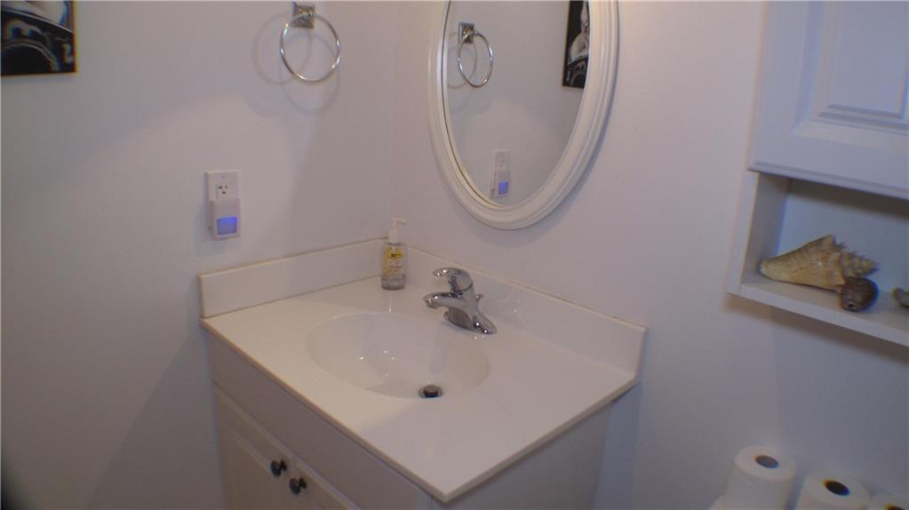 COUNTRY SQUIRES TOWNHOMES - Residential