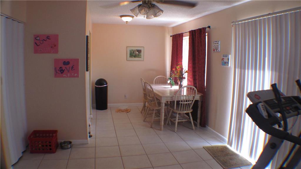 COUNTRY SQUIRES TOWNHOMES - Residential