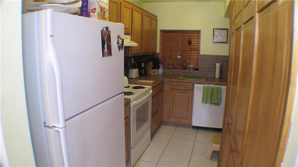 COUNTRY SQUIRES TOWNHOMES - Residential