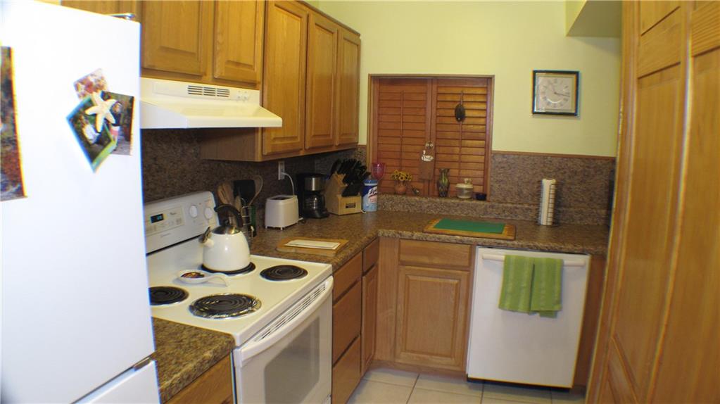 COUNTRY SQUIRES TOWNHOMES - Residential