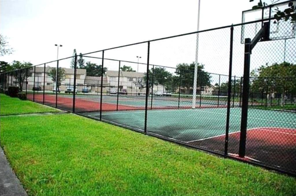 COUNTRY SQUIRES TOWNHOMES - Residential