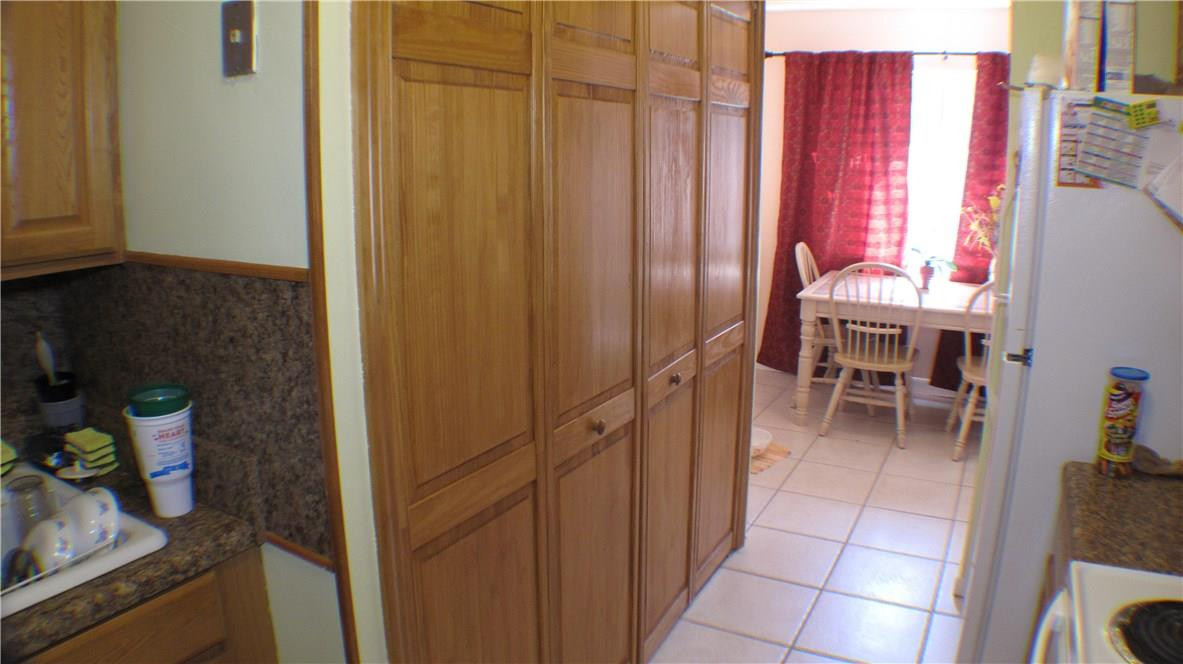 COUNTRY SQUIRES TOWNHOMES - Residential
