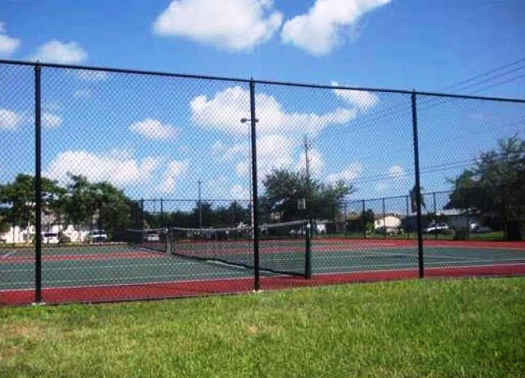 COUNTRY SQUIRES TOWNHOMES - Residential