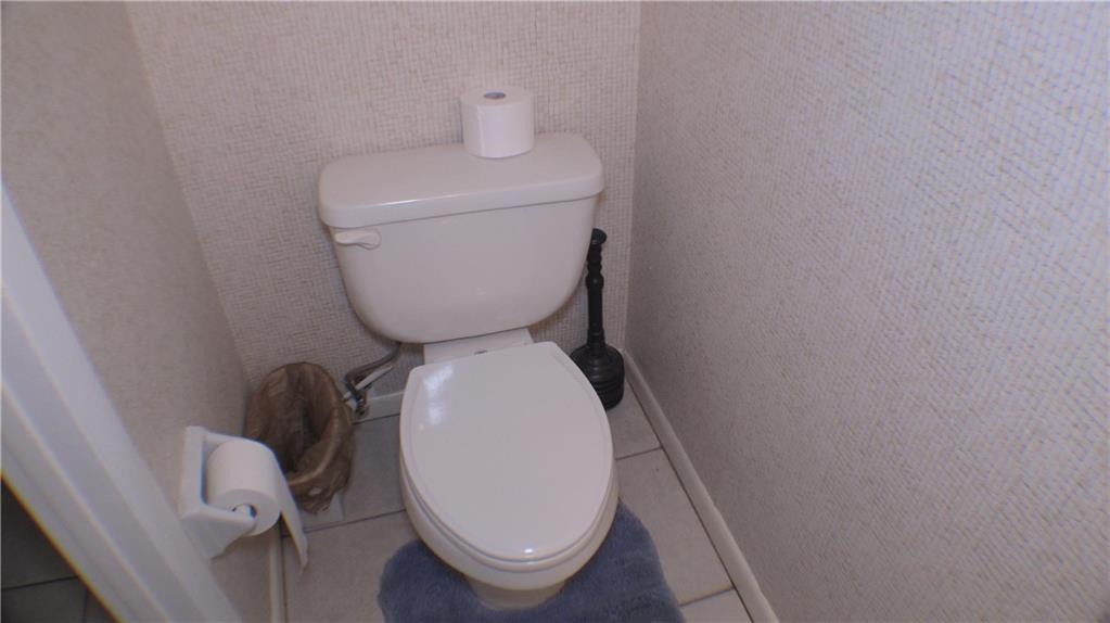 COUNTRY SQUIRES TOWNHOMES - Residential