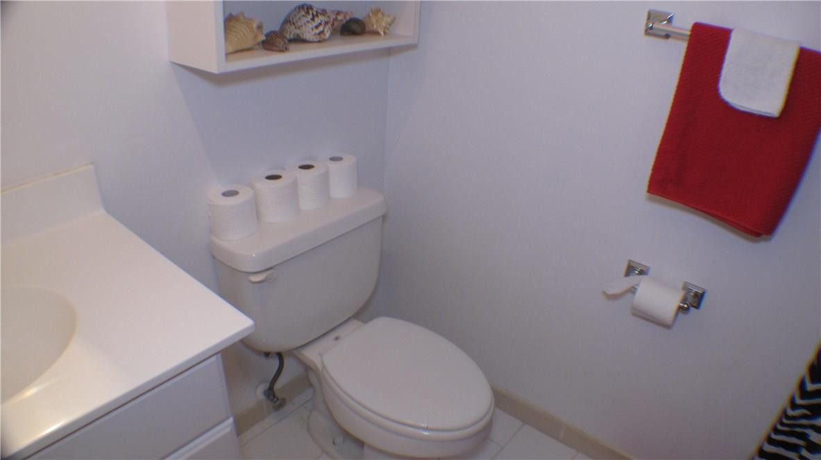 COUNTRY SQUIRES TOWNHOMES - Residential