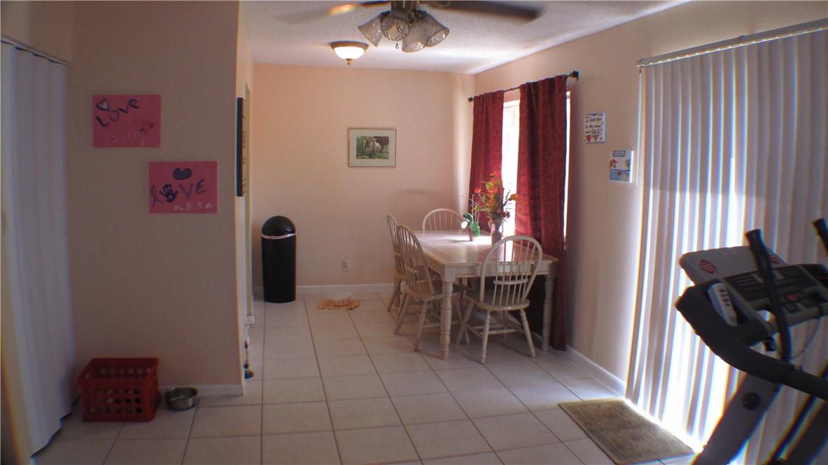 COUNTRY SQUIRES TOWNHOMES - Residential