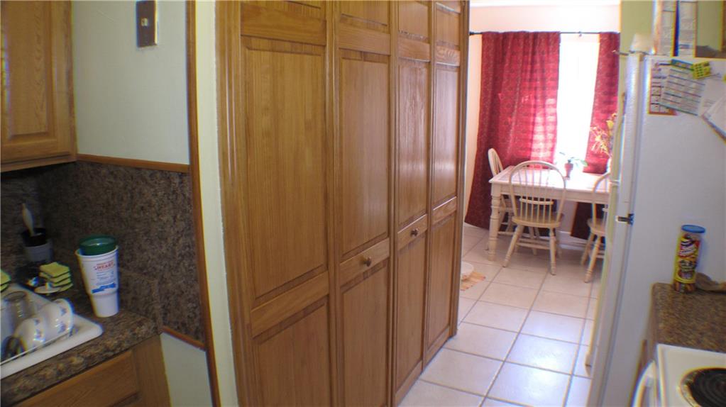 COUNTRY SQUIRES TOWNHOMES - Residential