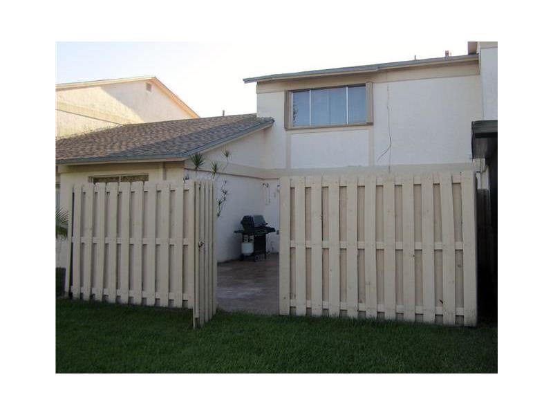 COUNTRY SQUIRES TOWNHOMES - Residential