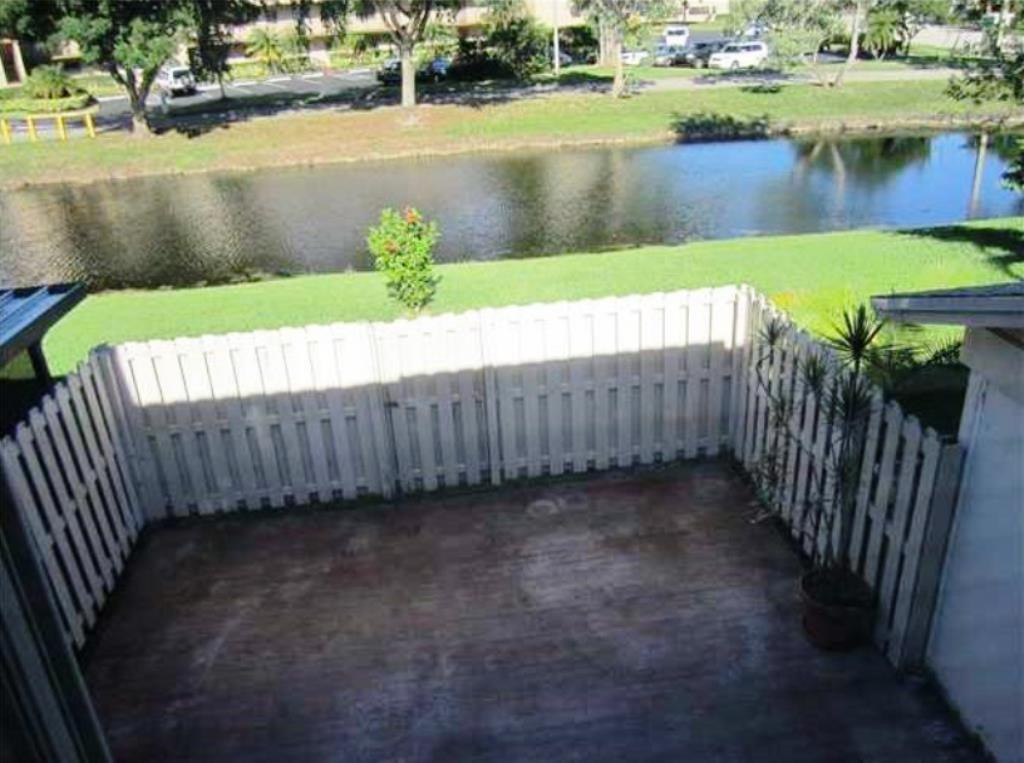 COUNTRY SQUIRES TOWNHOMES - Residential