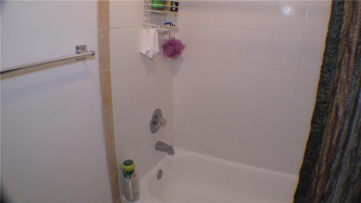 COUNTRY SQUIRES TOWNHOMES - Residential