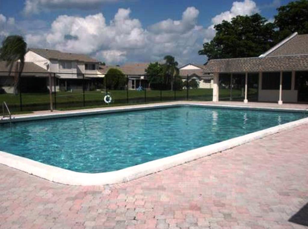 COUNTRY SQUIRES TOWNHOMES - Residential