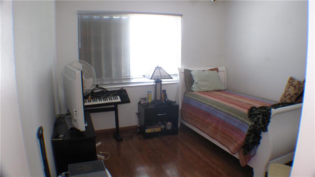 COUNTRY SQUIRES TOWNHOMES - Residential