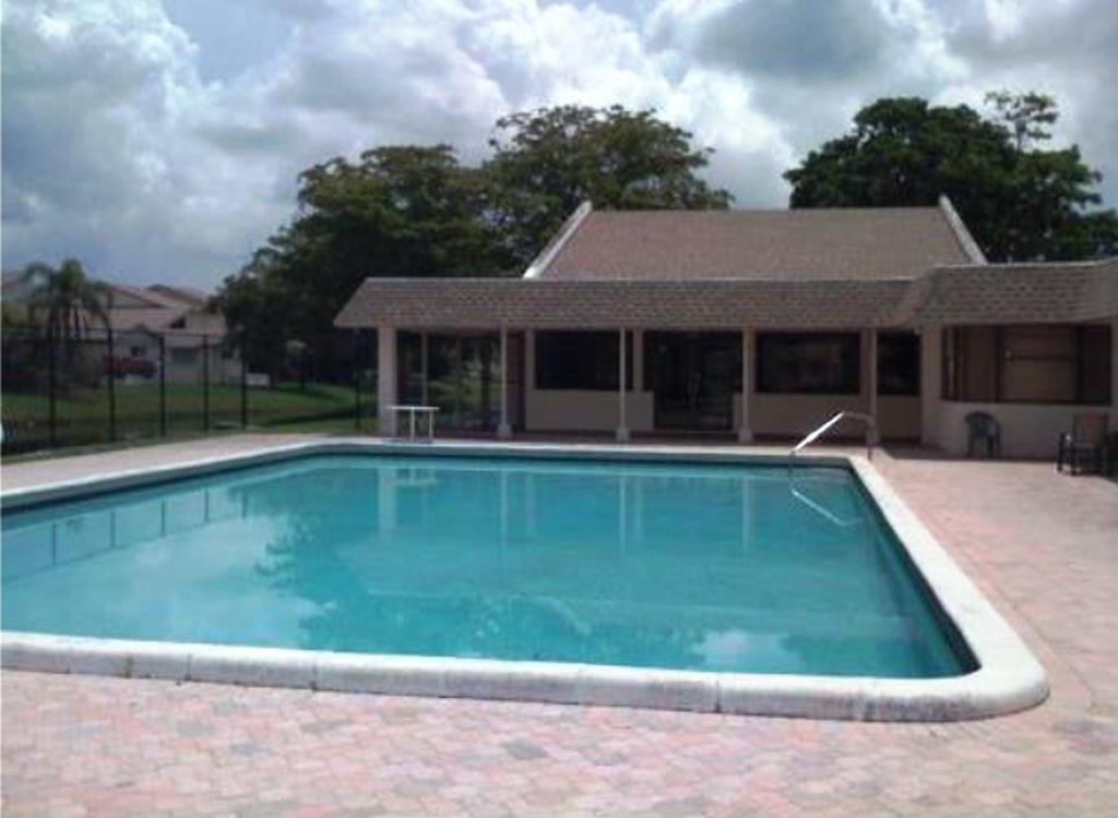 COUNTRY SQUIRES TOWNHOMES - Residential